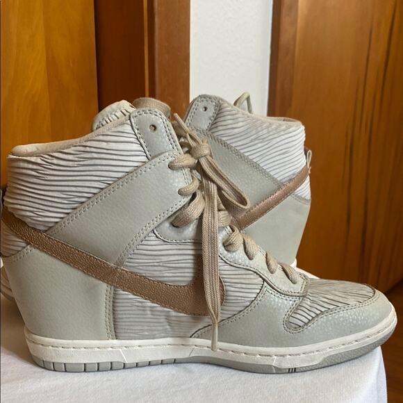 Nike Women's Dunk Sky High Wedge Sneakers Light Bone Metallic Red Bronze - 10 - Picture 4 of 12